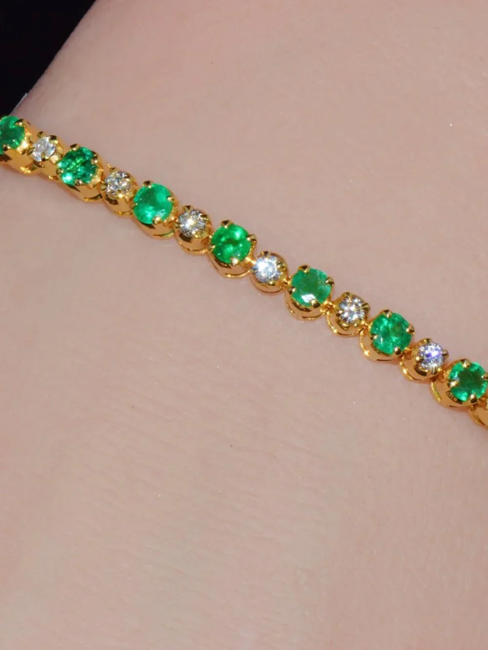 Certified Natural 4.90Cts VS F Diamond Emerald 18K Solid Gold Tennis Bracelet
